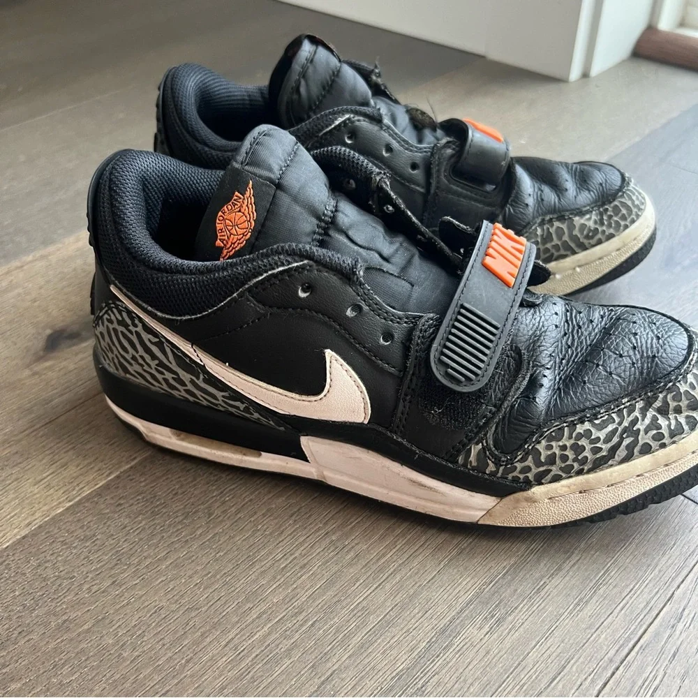 Air Jordan Legacy 312 Low Big Kids' Shoes (CD9054-018 Black/Orange Size 6.5 Y